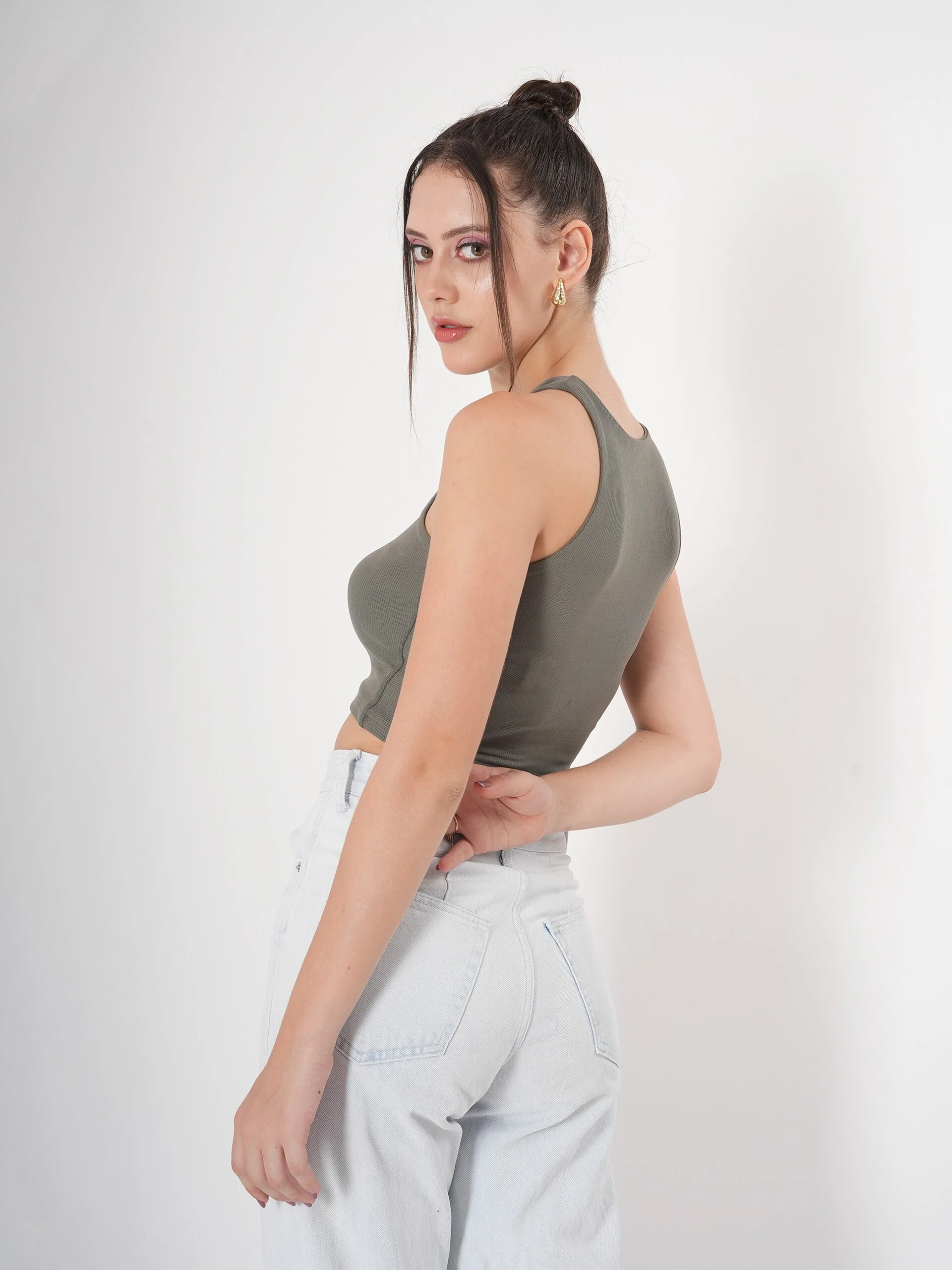 Clobug Solid Ribbed Sleeveless Crop Tank Top - Image 11
