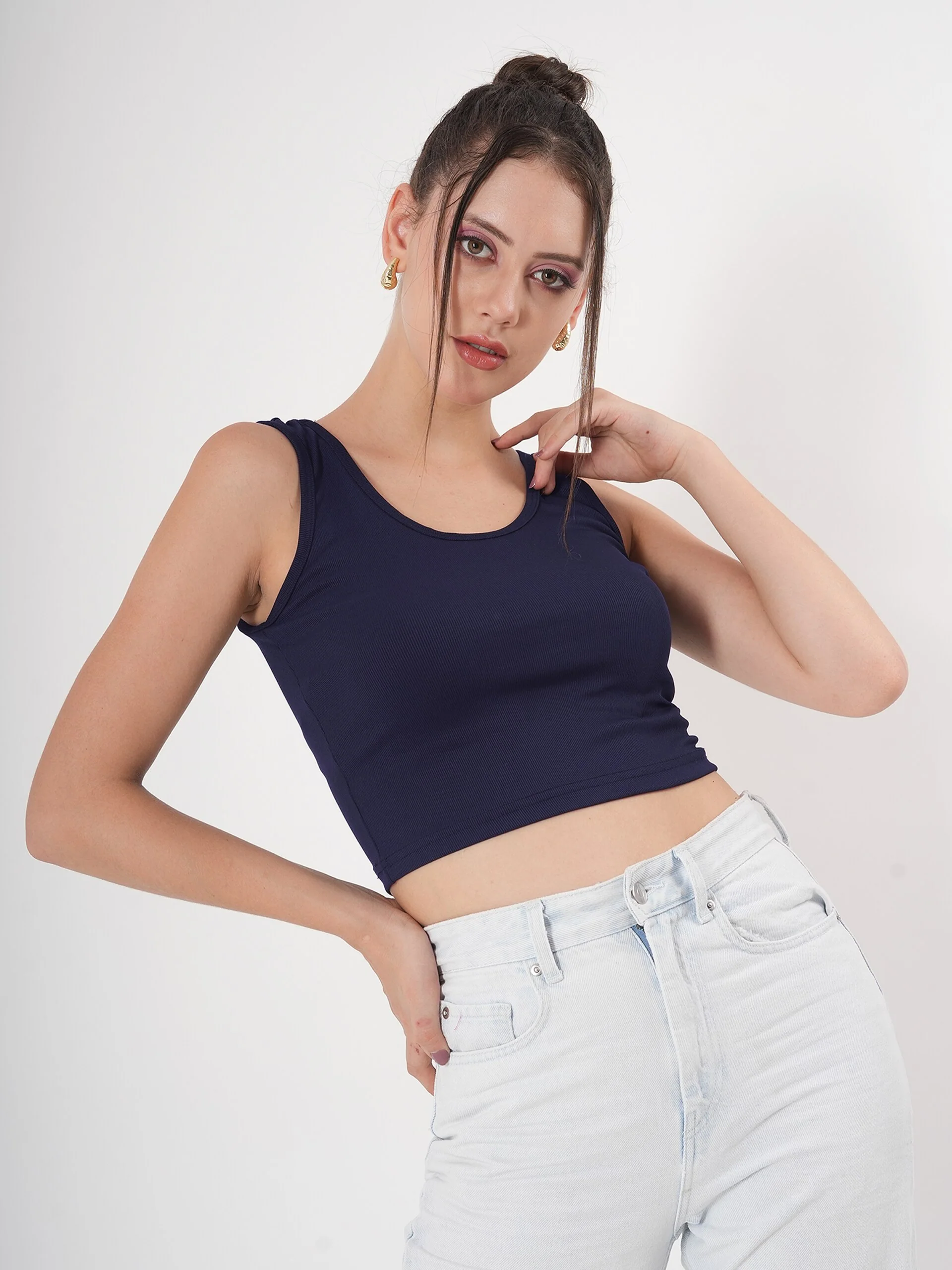 Clobug Solid Sleeveless Round Neck Crop Top - Image 10