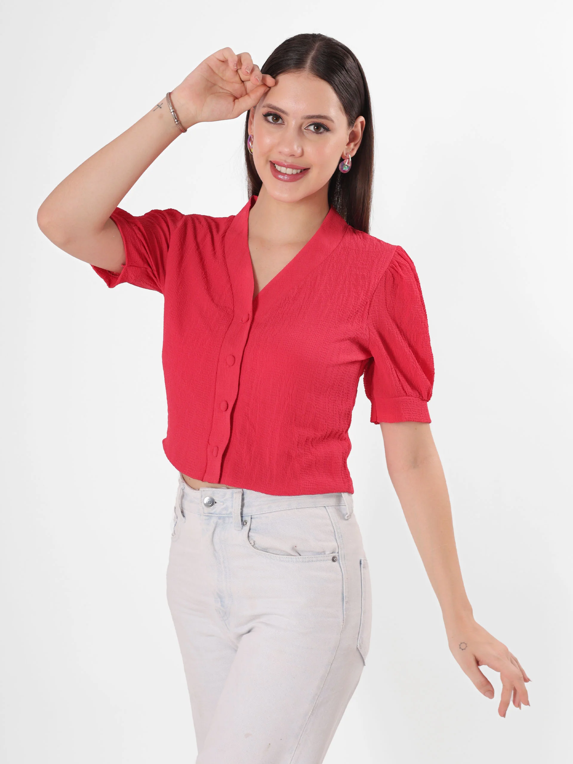 Clobug Solid V Neck Textured Crop Top - Image 4